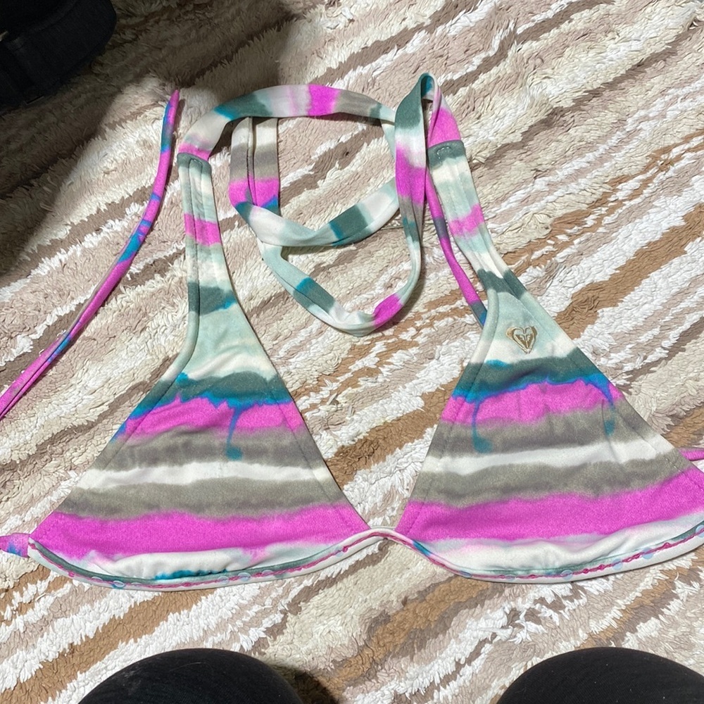 Roxy’s swimsuit bikini top​​